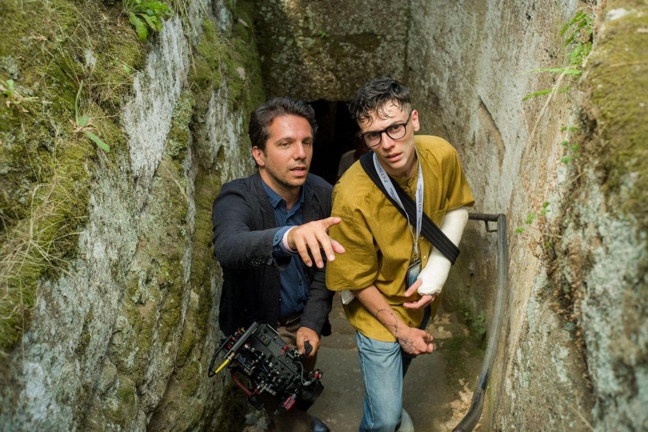 Il regista Vincenzo Alfieri con Francesco Gheghi