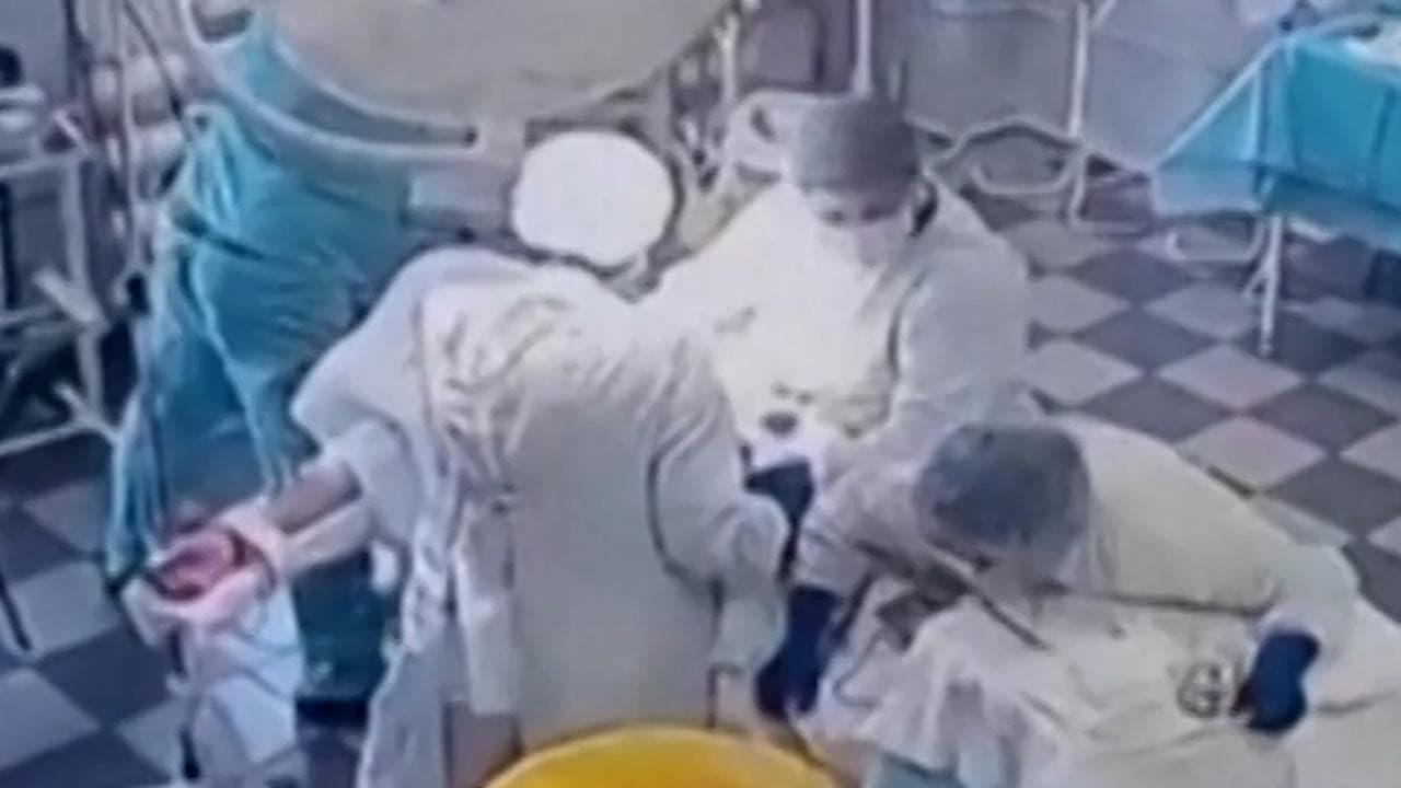 Kamchatka, i medici continuano l'intervento in sala operatoria durante il sisma