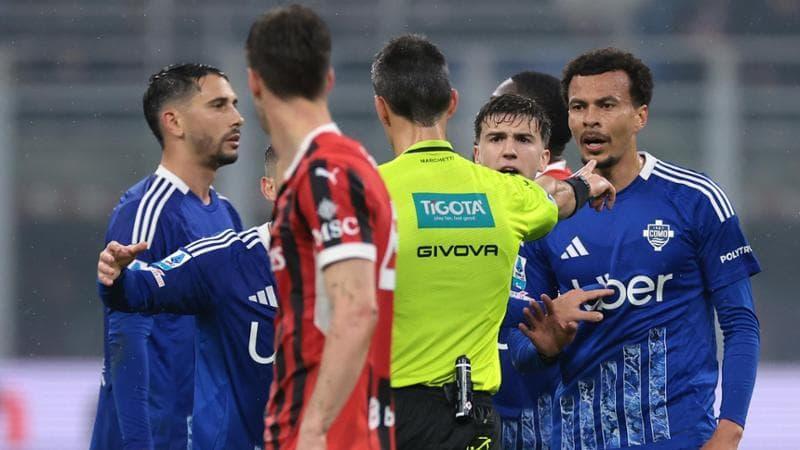 L'espulsione di Dele Alli a San Siro: la sua storia al Como potrebbe essere finita lì