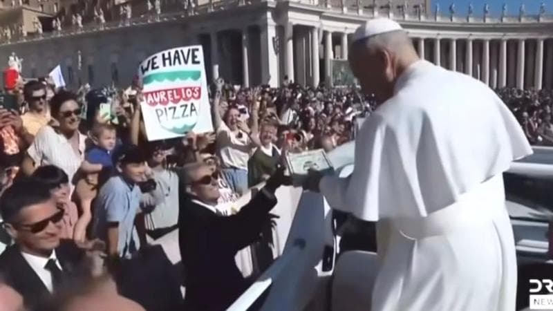 Giubileo dei giovani, da Chicago a Roma: il rocambolesco viaggio della pizza consegnata a Leone XIV