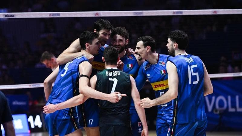 Gli azzurri durante la partita con la Slovenia (volleyballworld)