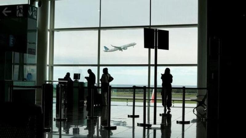 Spagna: bambino di 10 anni “abbandonato” in aeroporto perché i genitori non rinunciano alla vacanza