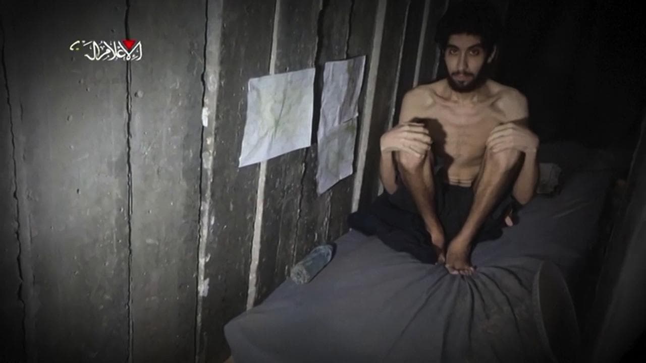 Gaza, in un nuovo video di Hamas l'ostaggio Evyatar David in condizioni "scheletriche"