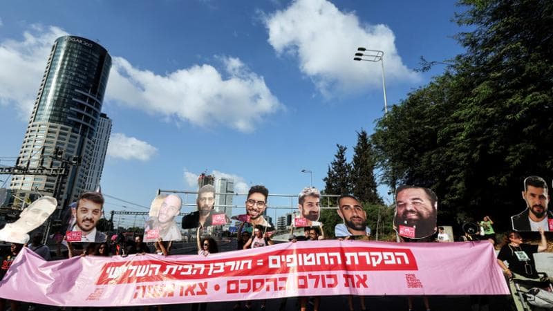 Braccio di ferro Israele-Hamas su ostaggi e aiuti umanitari. Netanyahu: “Serve la forza”