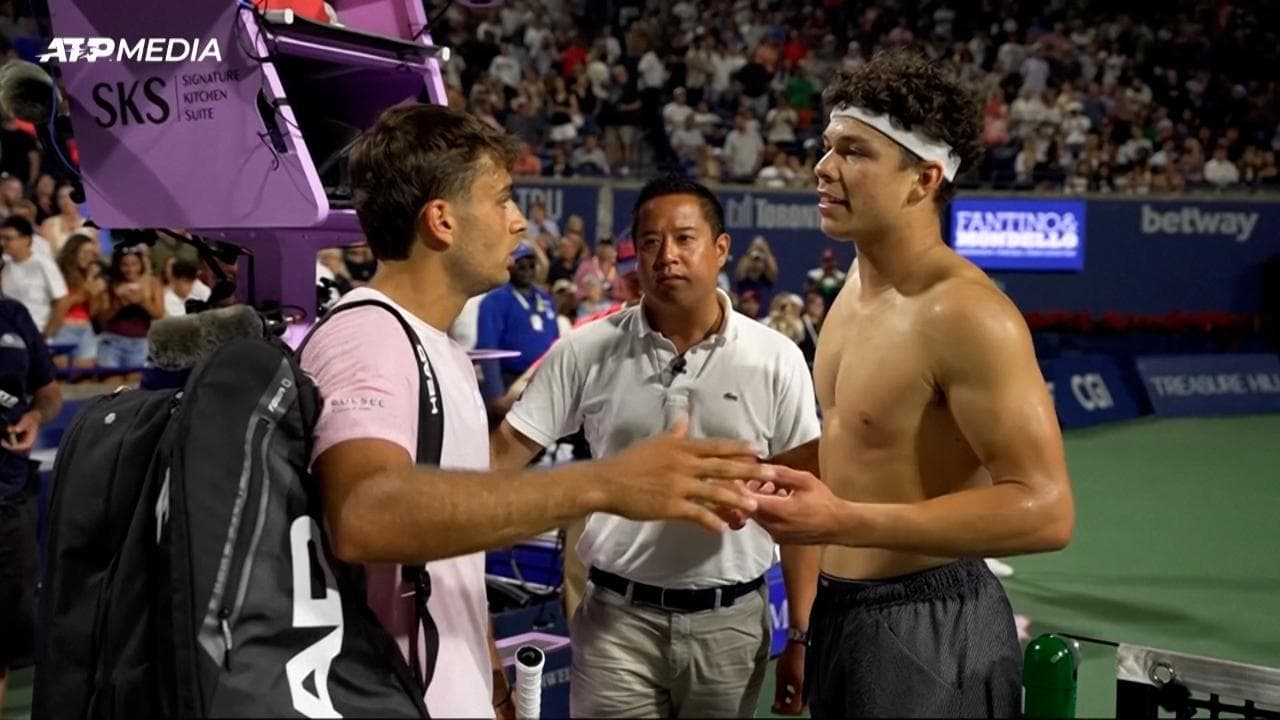 Tennis, Cobolli sconfitto da Shelton a Toronto: il battibecco tra i due a fine partita