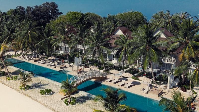 La piscina più lunga delle Maldive Sun Siyam Olhuveli