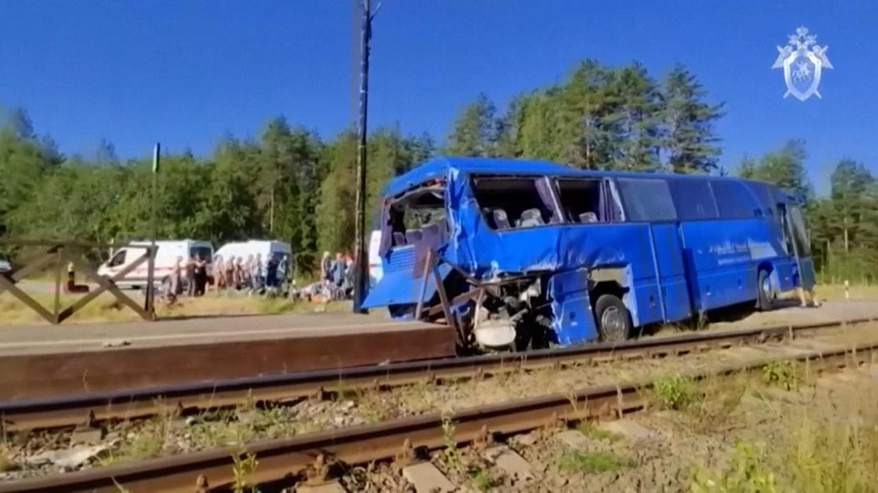 Russia: bus attraversa il passaggio a livello mentre arriva il treno, una vittima