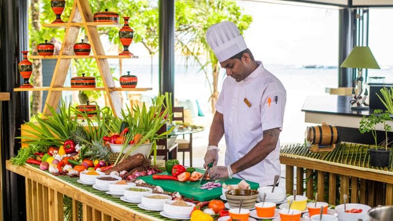 lezione di cucina sulla spiaggia dell'Iru Fushi