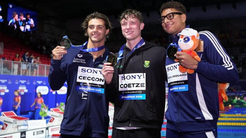 A sinistra Thomas Ceccon, argento nei 100 dorso