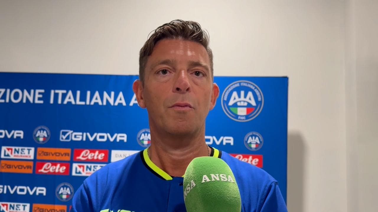 Calcio, Rocchi: "L'arbitro spiegherà allo stadio la decisione Var"