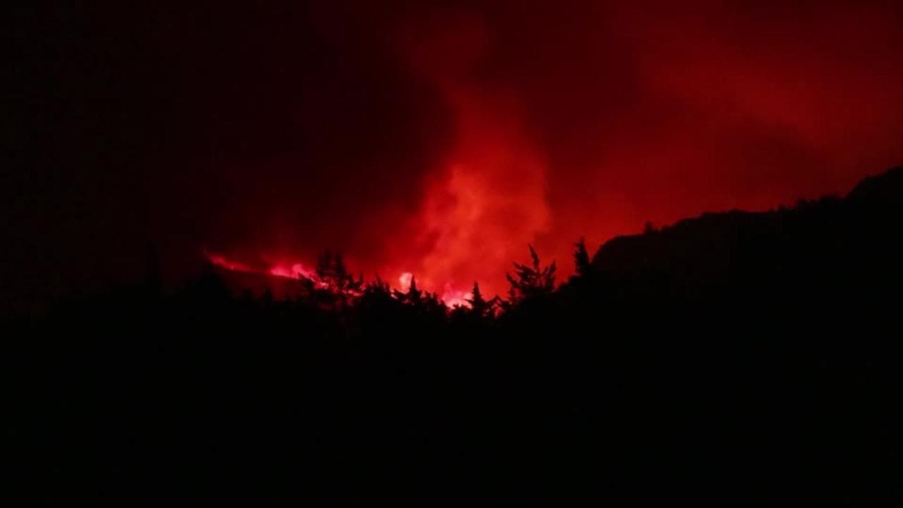 Grande incendio nel Sud della Francia. Una vittima e numerosi feriti