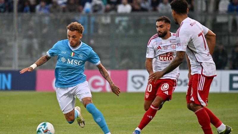 Noa Lang in azione durante Napoli-Brest