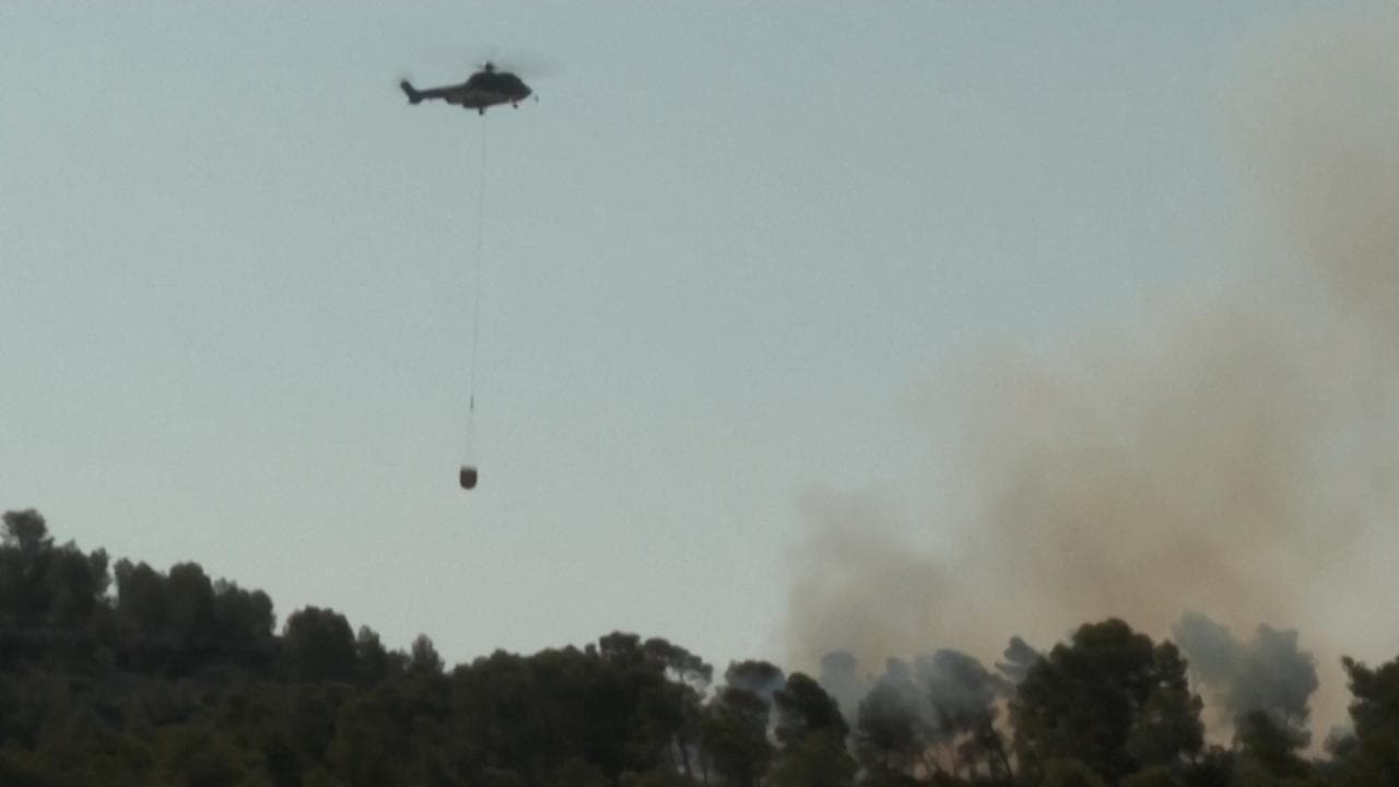 Francia, maxi-incendio nell'Aude: gli elicotteri cercano di domare le fiamme