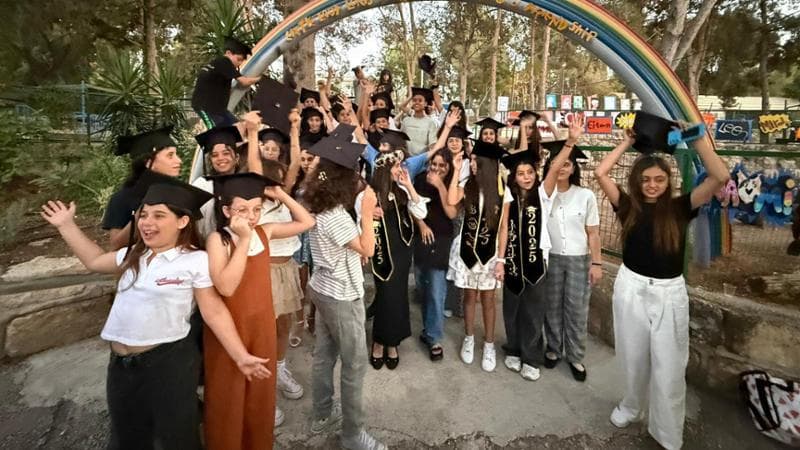 La festa di fine anno nella comunità di Neve Shalom. Il villaggio è sostenuto in Italia dall'Associazione Amici Neve Shalom, www.oasidipace.it