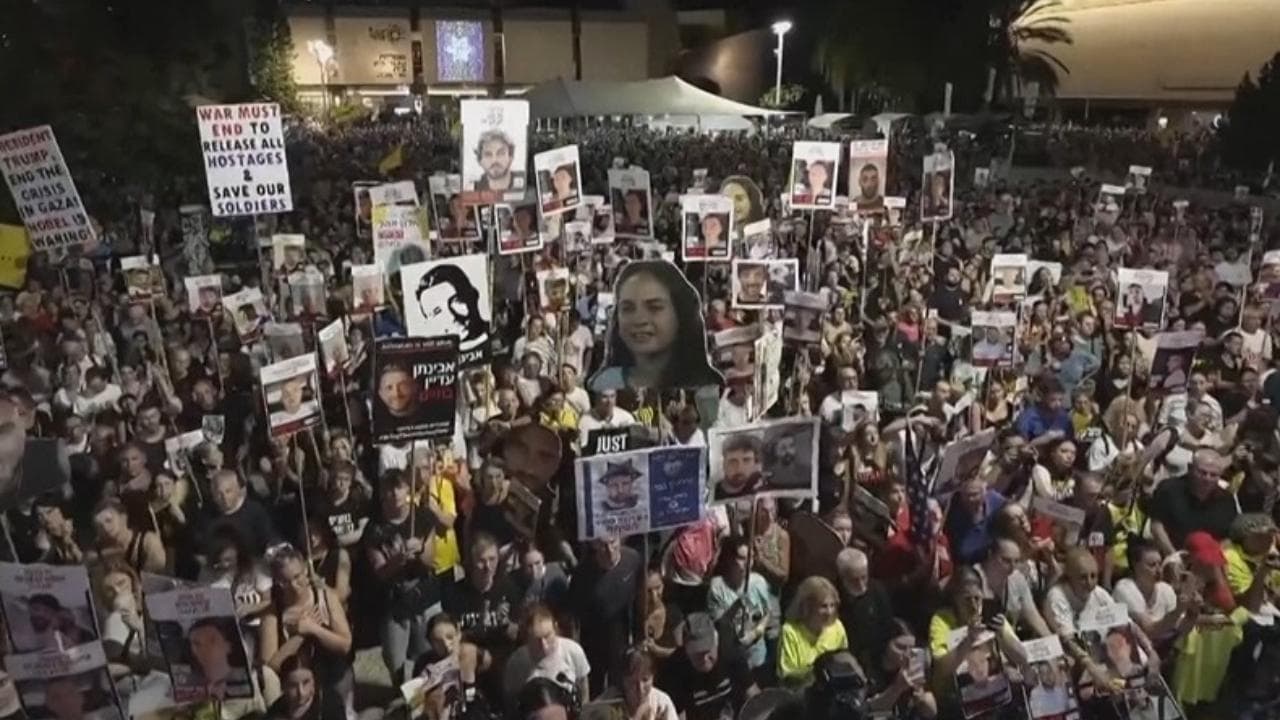Israele, migliaia in piazza a Tel Aviv contro Netanyahu: bloccata anche l'autostrada