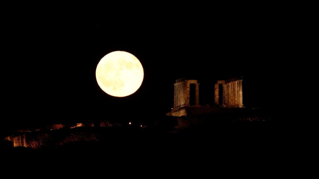 Grecia: lo spettacolo della Luna dello Storione precede l'arrivo delle Perseidi