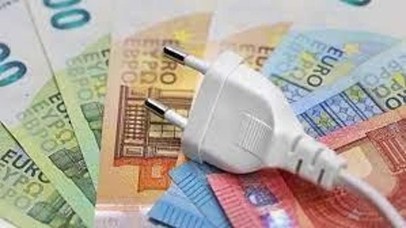Bollette luce e gas, rivoluzione in vista: dal 2026 cambio di operatore in 24 ore