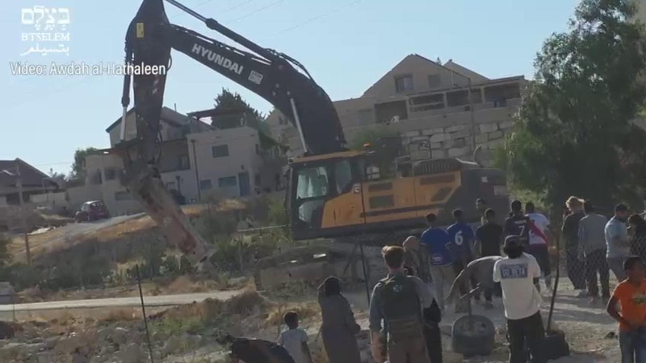 L'attivista palestinese Awdah al Hathaleen riprende la sua stessa morte per mano di un colono