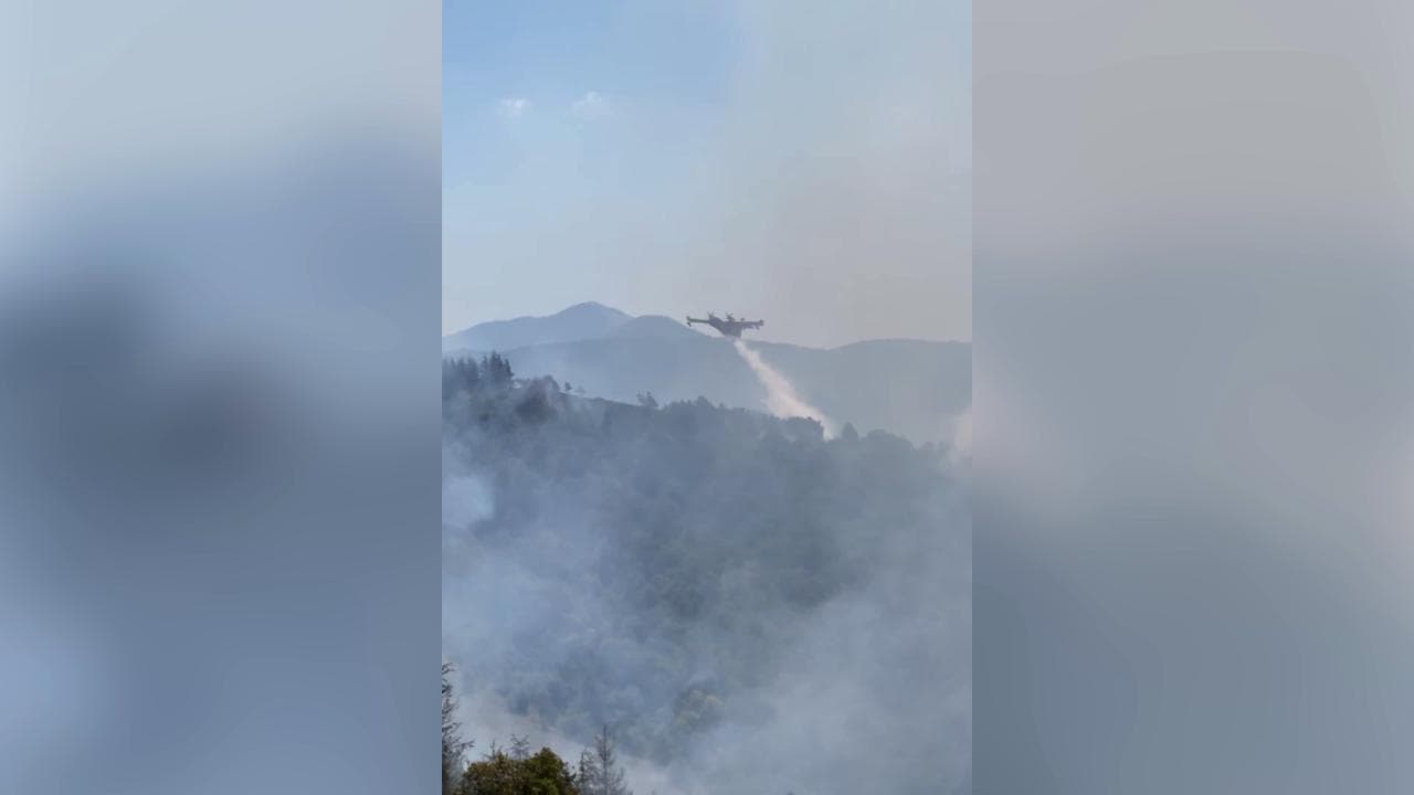 Vasti incendi in corso nell'Aquilano: mezzi aerei in azione