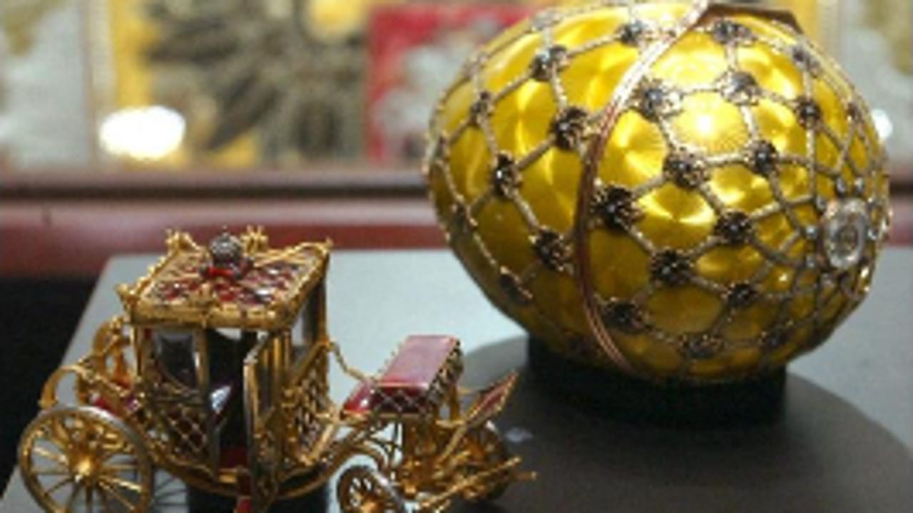 Venduti i gioielli Fabergé, le leggendarie uova imperiali cedute per 50 milioni di dollari