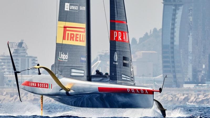 Luna Rossa durante le regate di Barcellona