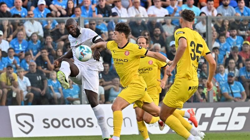 Lukaku in azione durante Napoli-Girona