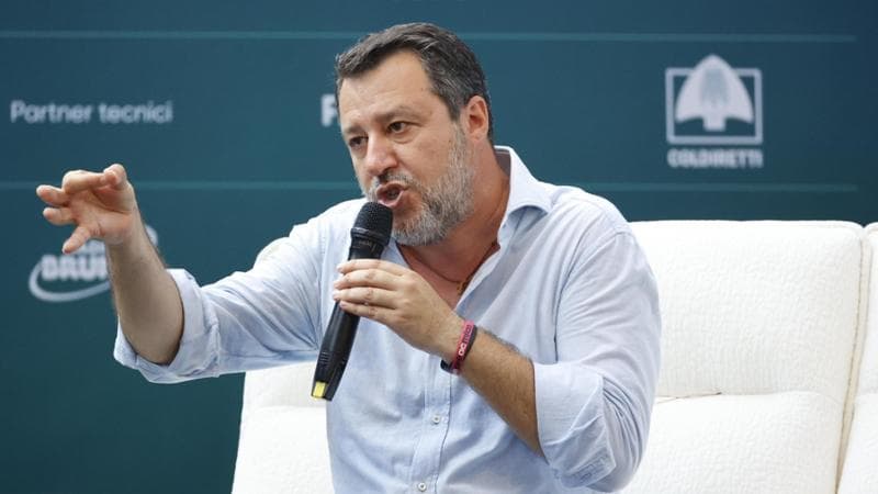 Salvini: basta tolleranza nei confronti dei rom. Il Pd: “Solo sproloqui”