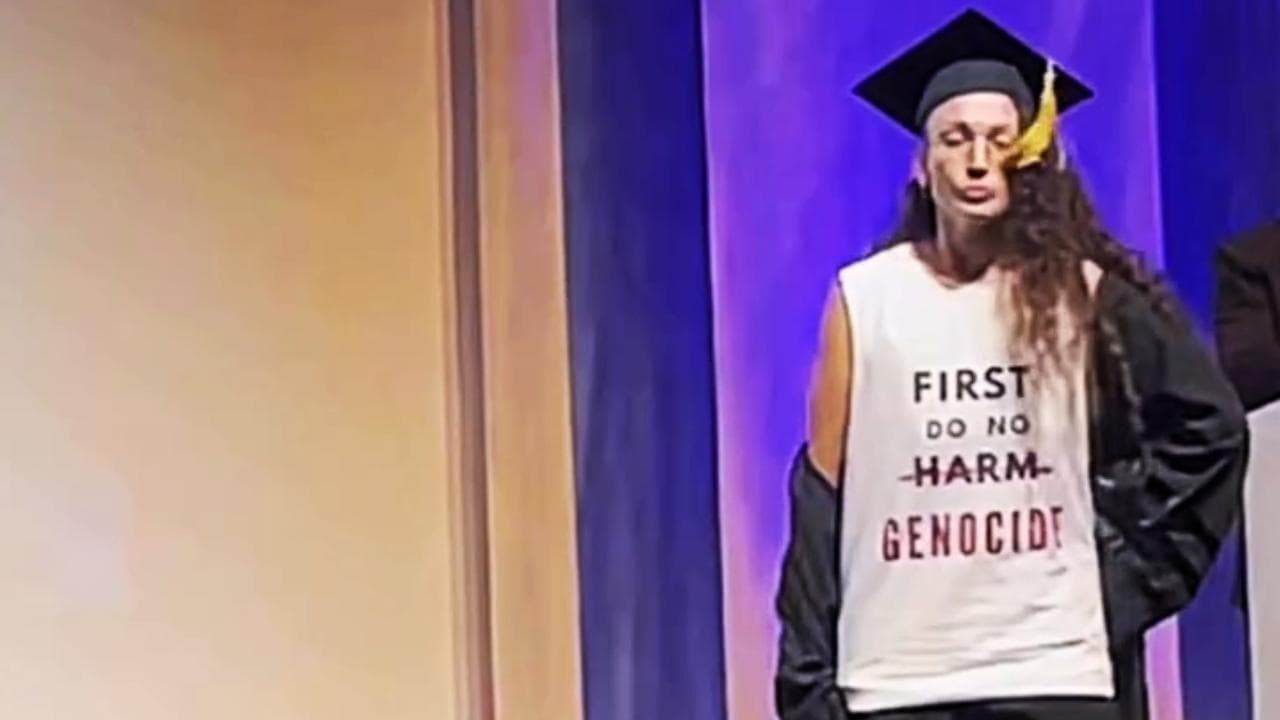 Tel Aviv, alla laurea in medicina il giuramento di Ippocrate diventa “Non commettere genocidio”
