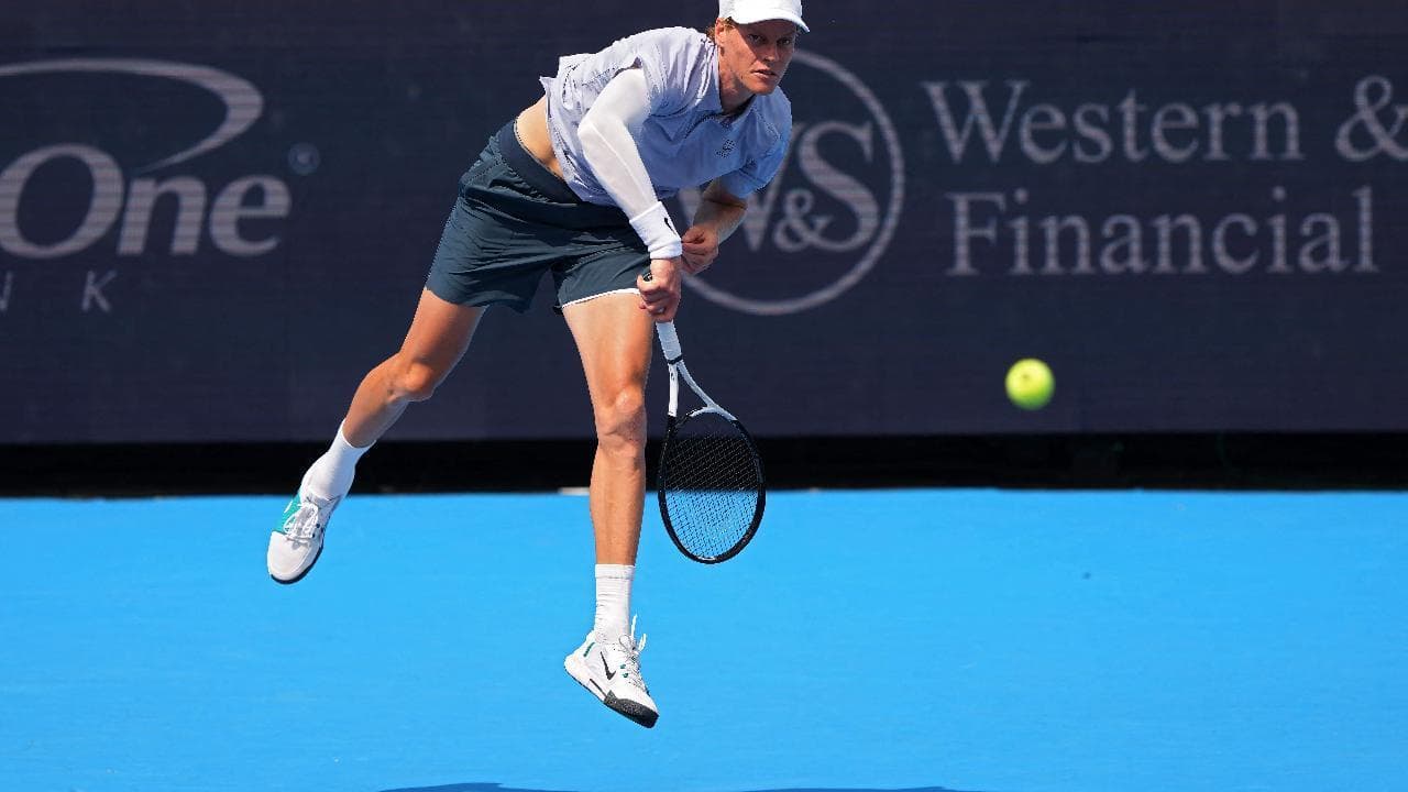 Sinner implacabile, travolge Auger-Aliassime in due set e vola in semifinale: gli highlights