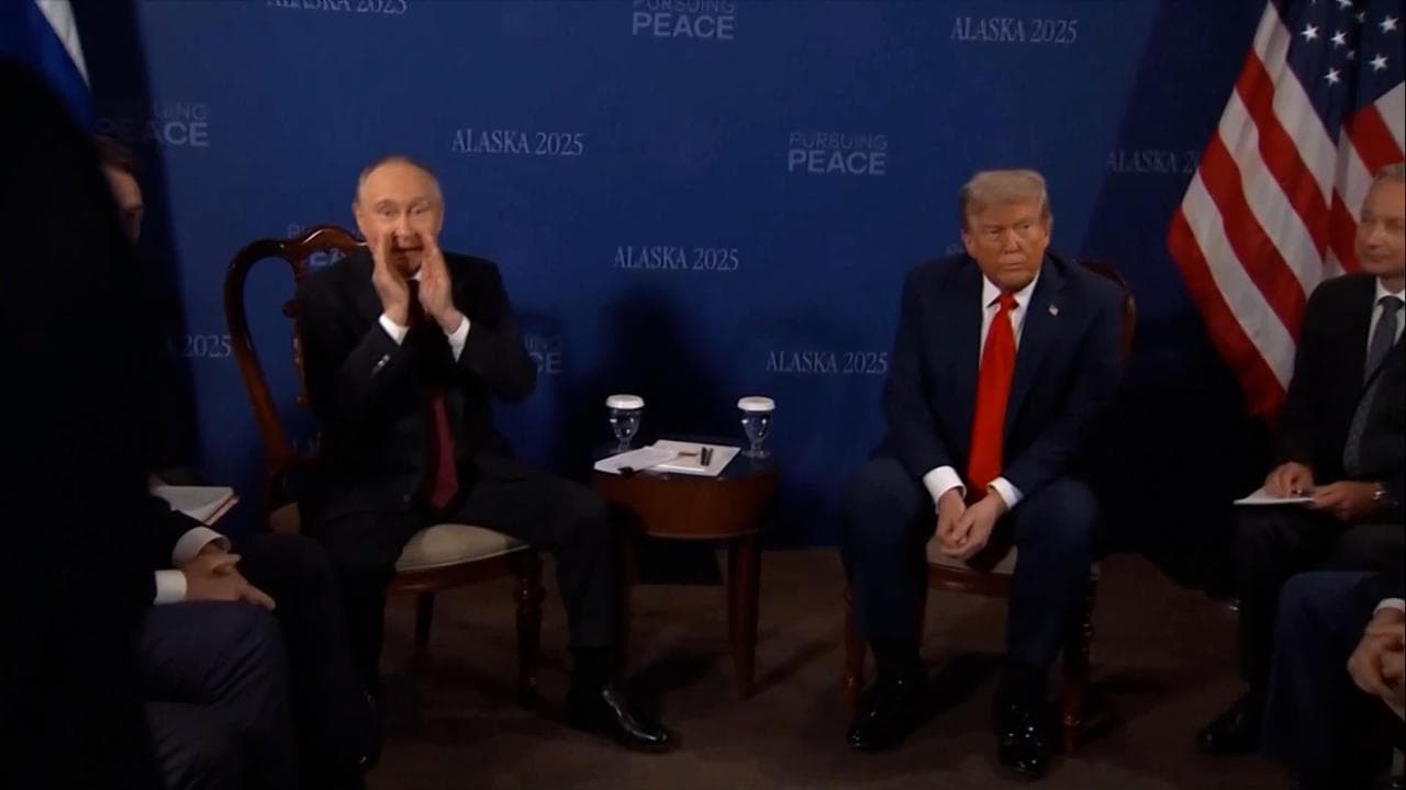 Alaska, Putin ignora le domande sulla tregua e poi urla in russo: "Andiamo, andiamo"