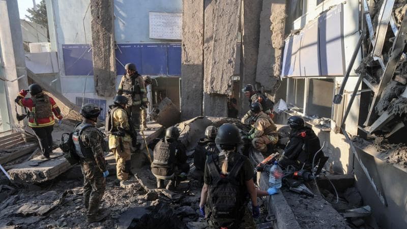 Zelensky, notte da incubo adesso si prepara a resistere: “Gli alleati ci sostengano”