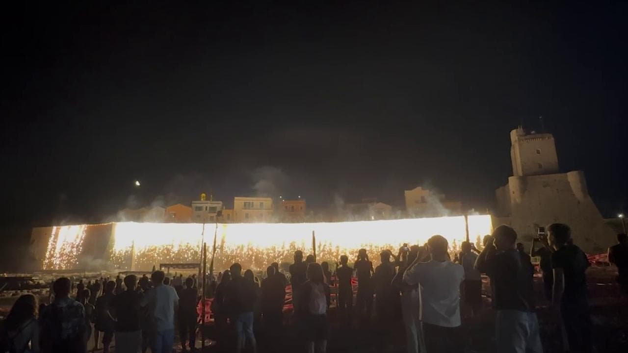 Termoli, in 60mila per la cascata di luce: i fuochi rievocano l'assalto ottomano