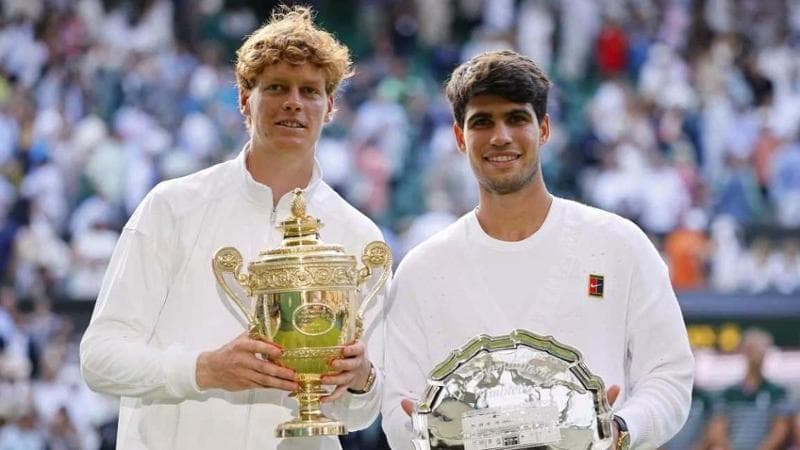 Sinner e Alcaraz dopo la finale di Wimbledon