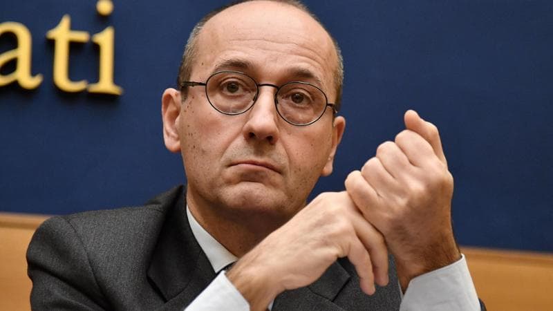 Bagnai: “Il ministero risponde ai diktat di gente senza titoli”