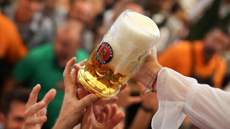 La Germania beve sempre meno birra: "colpa" della GenZ e dell’inflazione