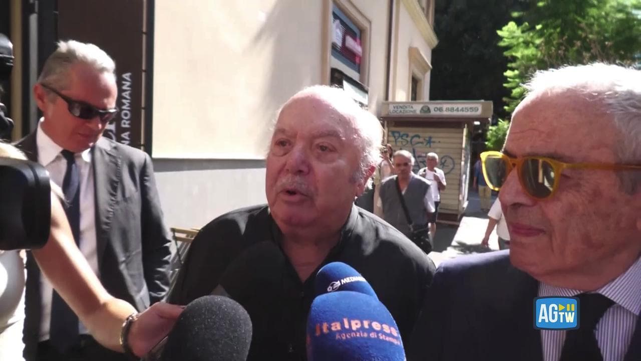 Addio a Baudo, la commozione di Lino Banfi: "Pippo sono rimasto solo io. Arrivo, ma con calma"