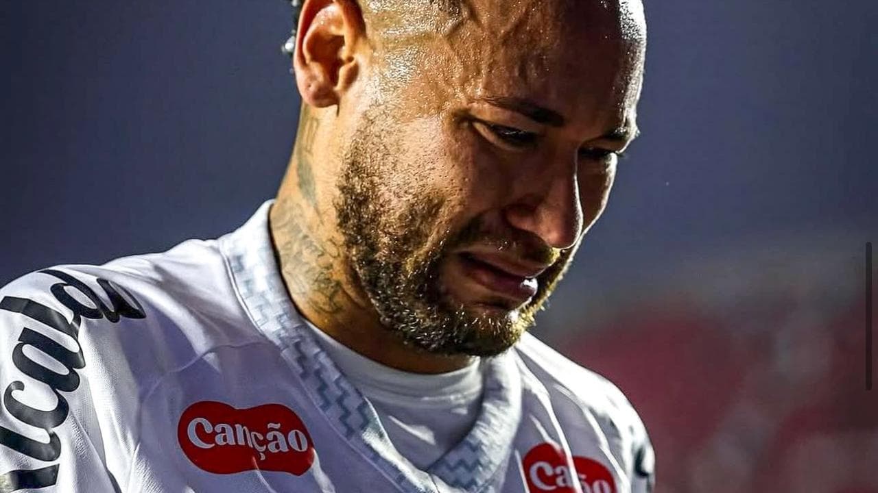 Neymar in lacrime, mani sul volto dopo il tracollo 0-6 del Santos