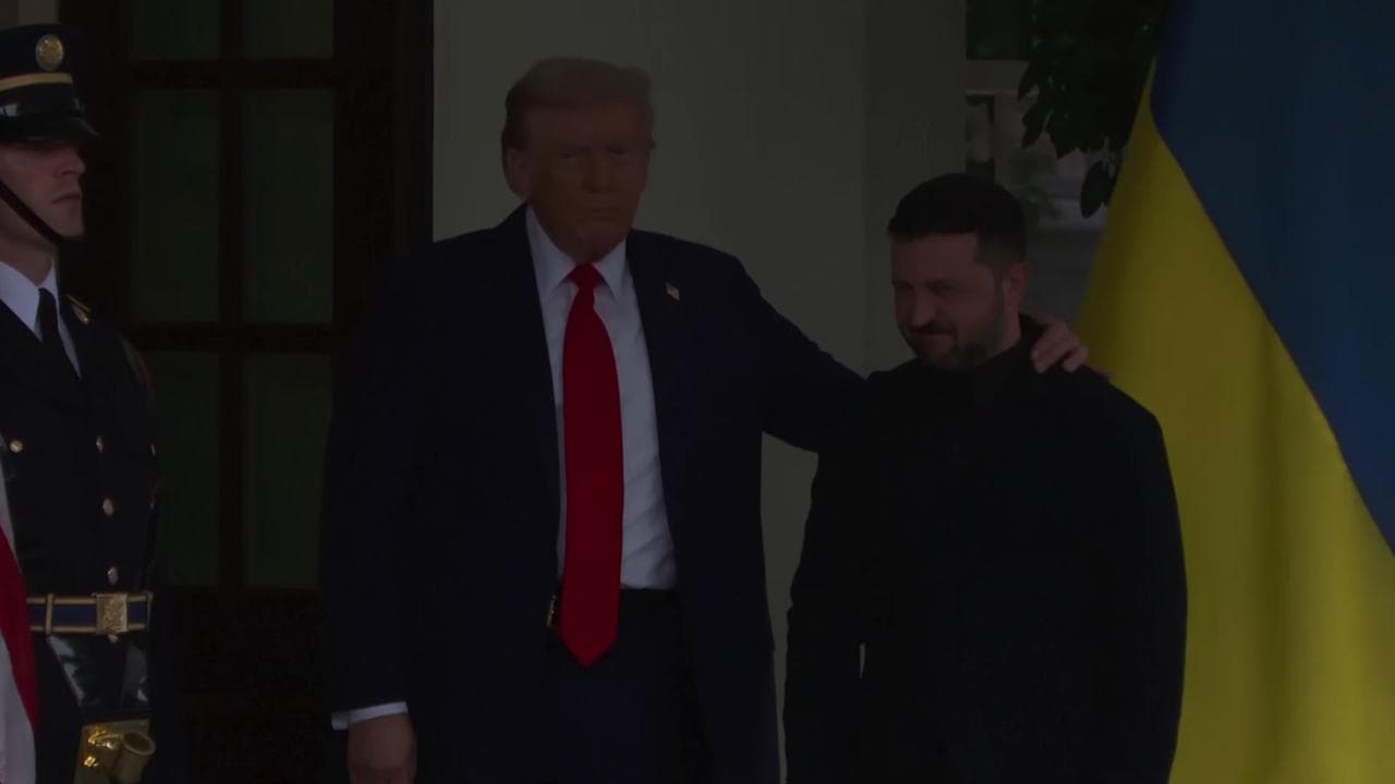 Trump accoglie Zelensky alla Casa Bianca: il leader ucraino in completo dopo l'agguato di febbraio