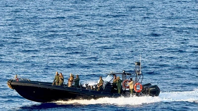 Una delle imbarcazioni dei miliziani libici che hanno circondato Mediterranea
