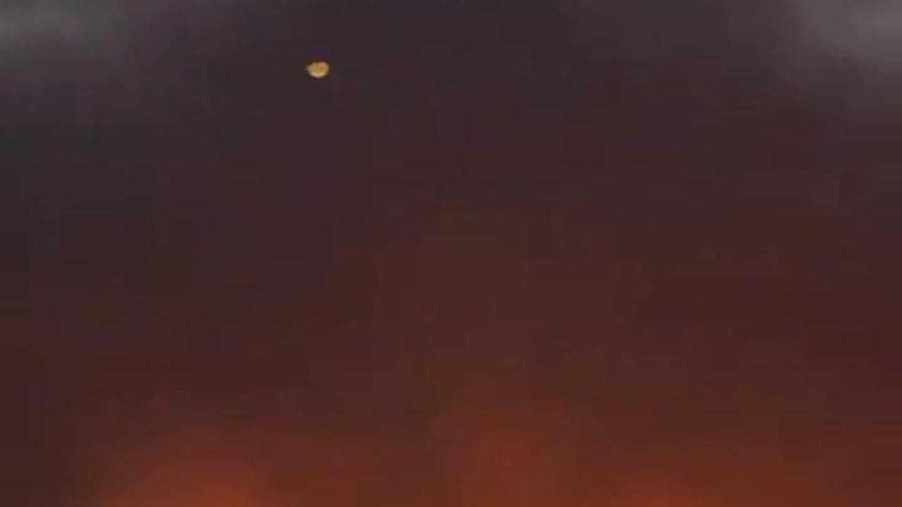 Ucraina, i russi bombardano la città di Kremenchuk: alte colonne di fumo all'alba dopo il raid
