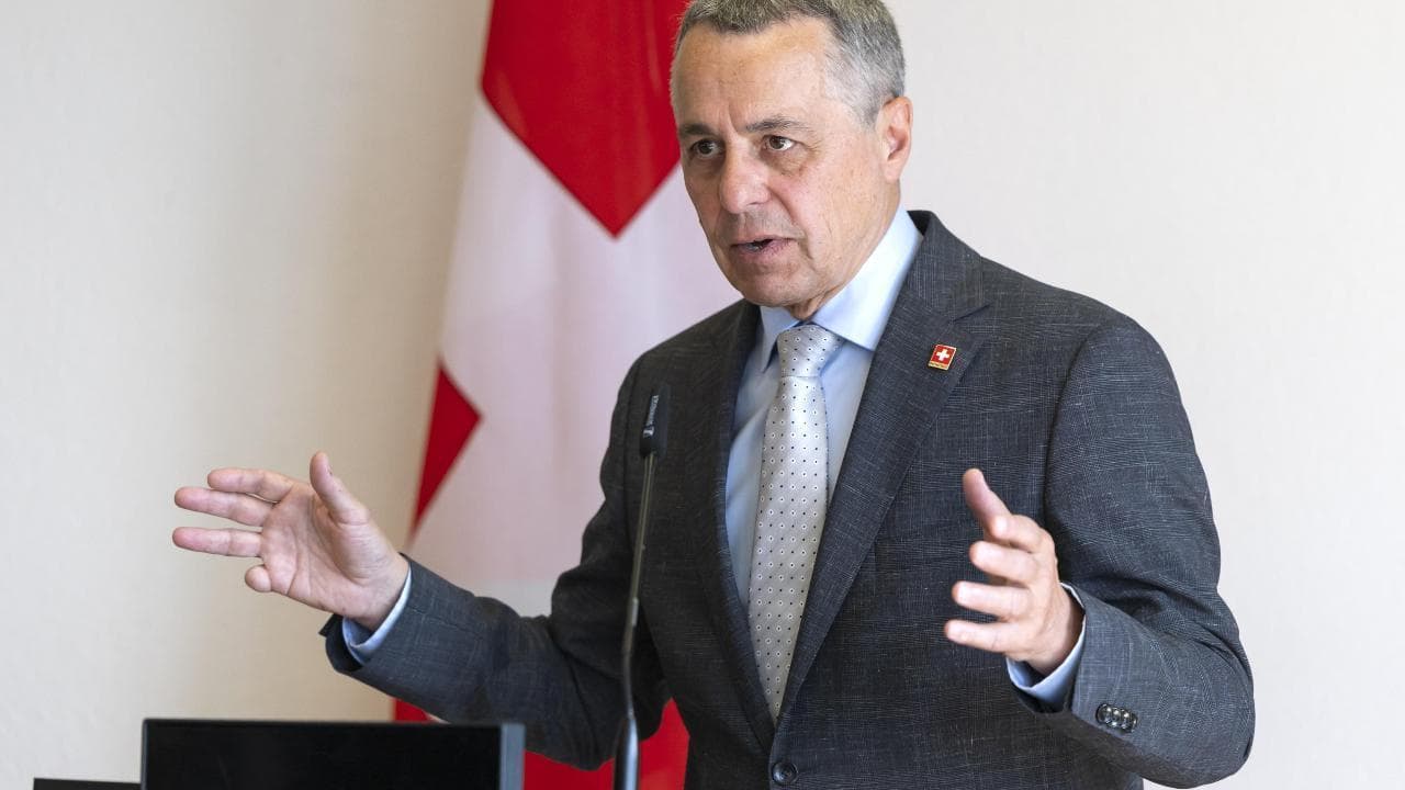 Svizzera, il ministro degli Esteri Cassis: "Immunità a Putin se verrà per colloqui di pace"