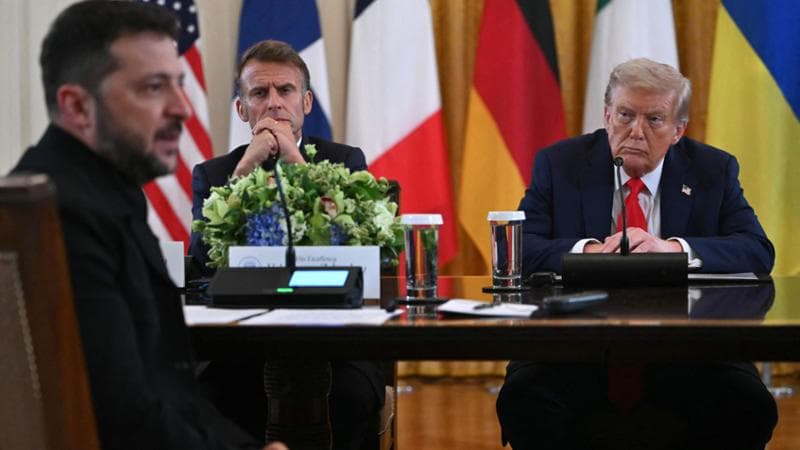 Donald Trump con Emmanuel Macron e Volodymyr Zelensky
