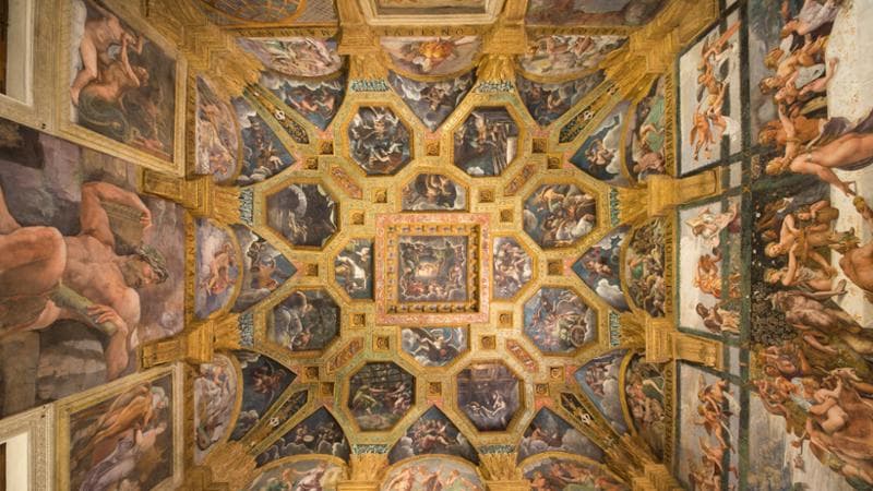La volta della Camera  di Amore e Psiche a Palazzo Te, a Mantova, con gli affreschi realizzati da Giulio Romano e dalla sua scuola tra il 1526 e il 1528. (Comune di Mantova, musei civici)