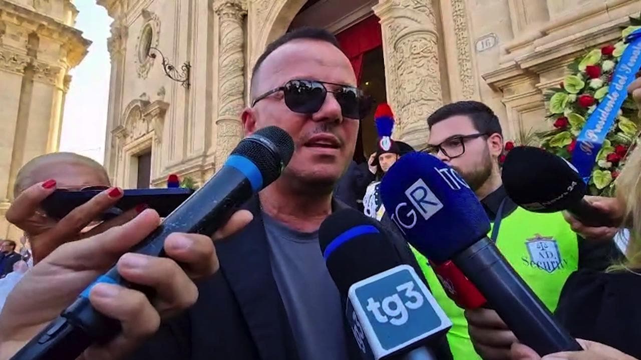 Funerali Baudo, Gigi d'Alessio: "Oggi è la festa di Pippo"