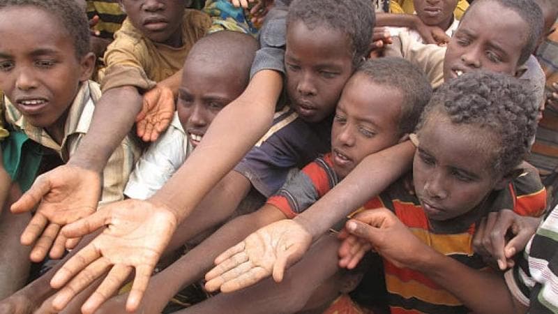 Mozambik, Somali: Dövüşten kaçan on binlerce yerinden edilmiş ve yalnız çocuk