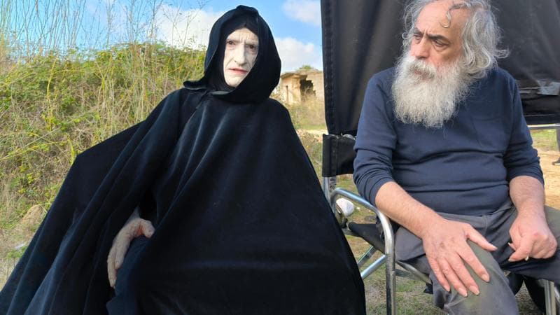Antonio Rezza, a sinistra, insieme a Franco Maresco, 67 anni, sul set siciliano di Un film fatto per Bene