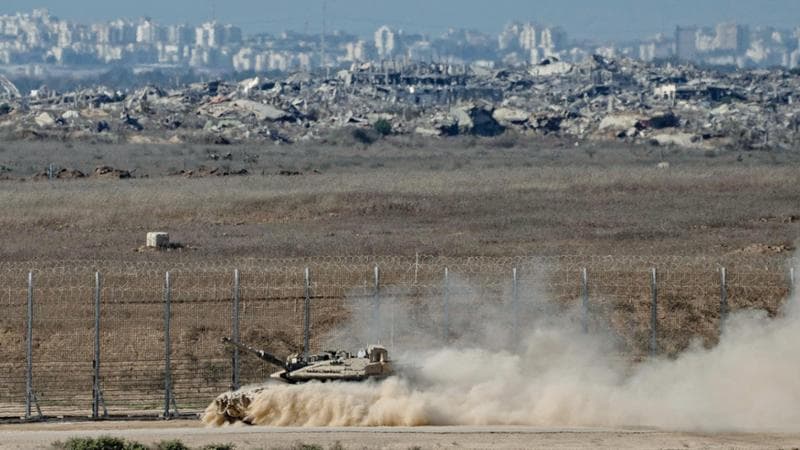 Gaza City, l’incubo dei tank. Netanyahu: “Trattiamo sui rapiti”