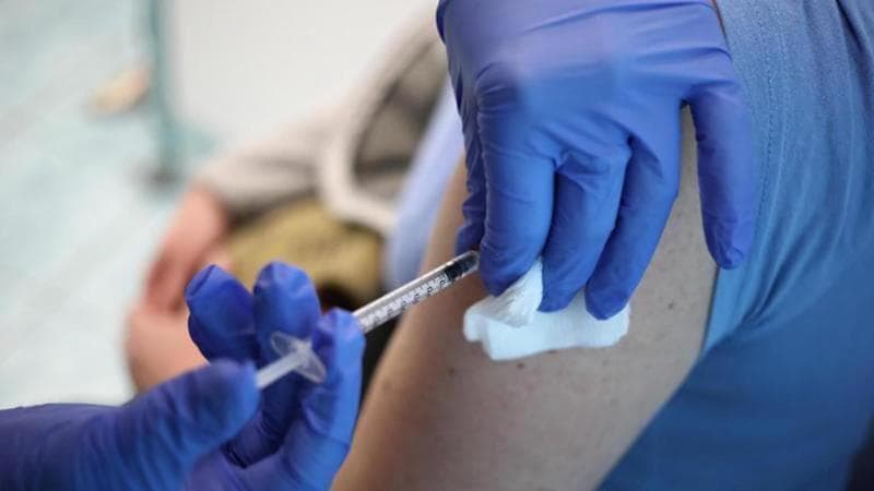 Abolizione obbligo vaccinale, FdI e FI stoppano Salvini: “Non è nel programma”. Il Pd: “Una follia”