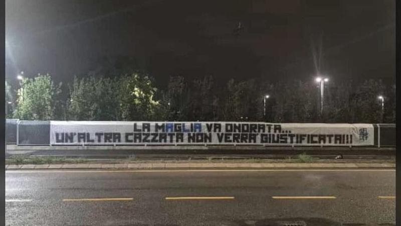 Lo striscione del tifosi dell'Atalanta