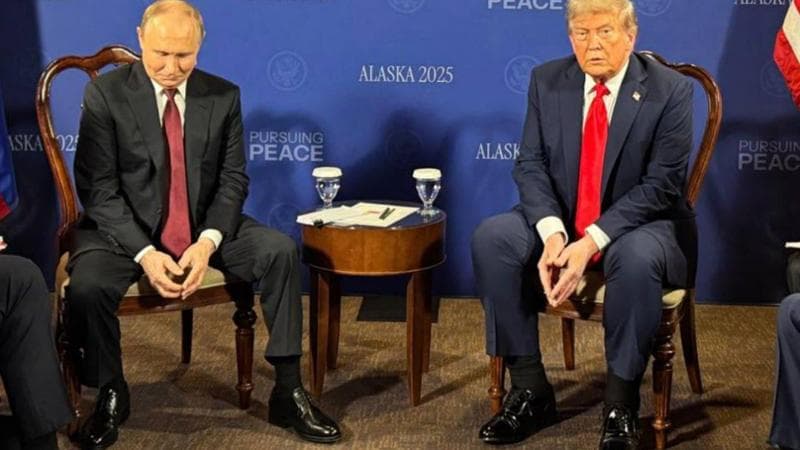 Ancora caviglie gonfie per Trump: “Rispetto a quelle di Putin sono enormi”